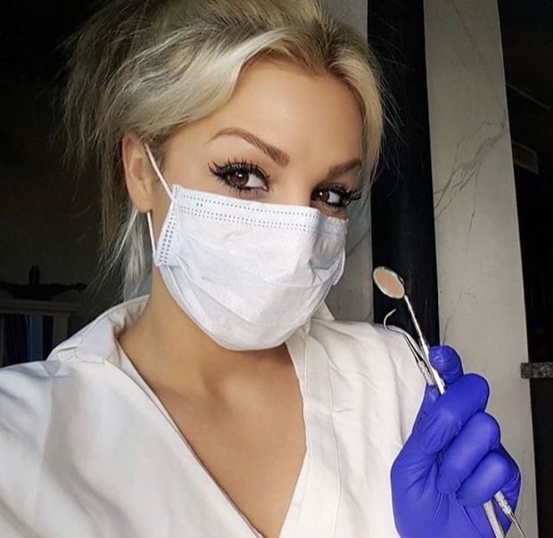 Hot dentist in n95