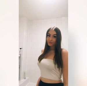 I love busty teens with pokies