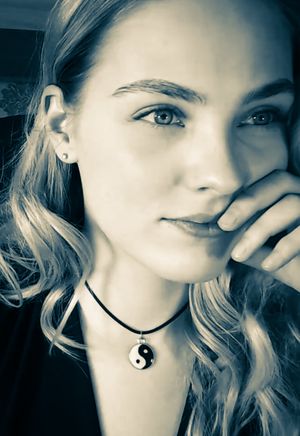 Scarlett looking stunning