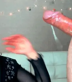 Nikilen sucks her bf