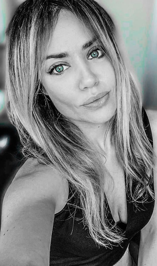 Tia Abbey green eyes
