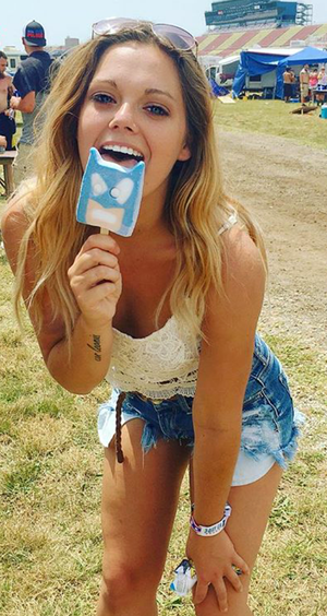 ☆ Gorgeous Blonde Fox