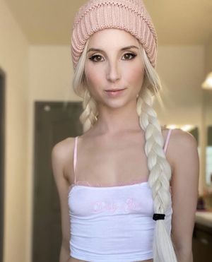 Piper Perri looking like Elsa from Frozen