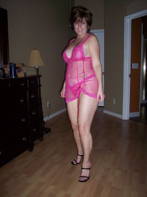 Amateur mature in sexy lingerie