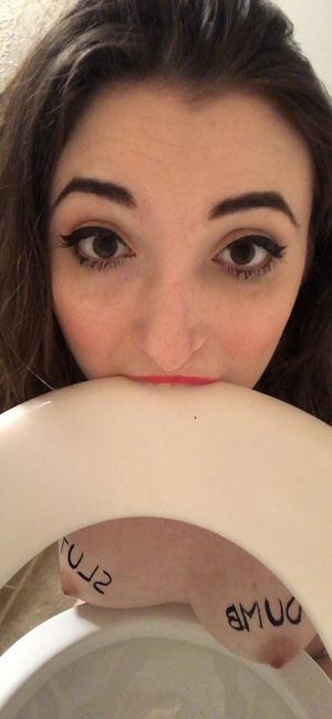 This dumb slut loves the taste of stale piss