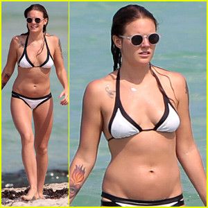 Beach cameltoe !