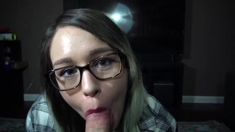 Nerdy hottie sucks the cum out