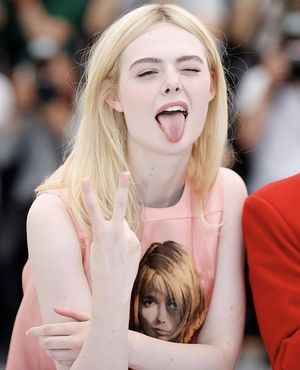 Elle show me what that tongue can do