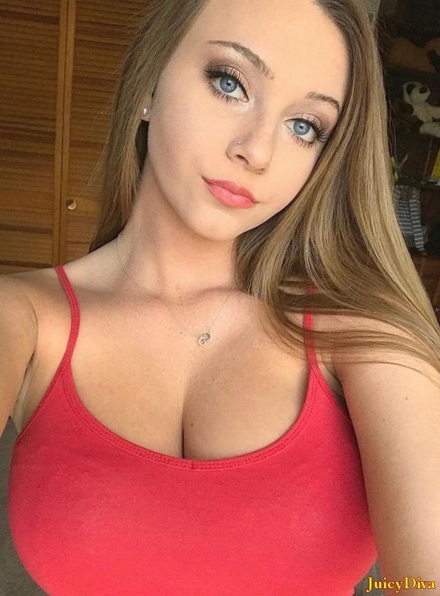 Big tit hot babe selfie!