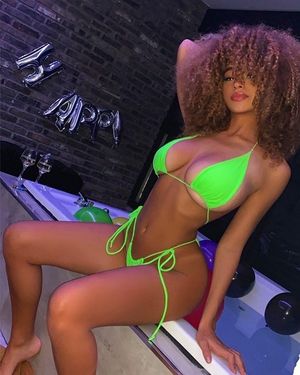 la splendida Dana Curly