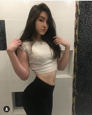 SEE ME NAKED AND FUCK ME LIVE ON POSSY. ML