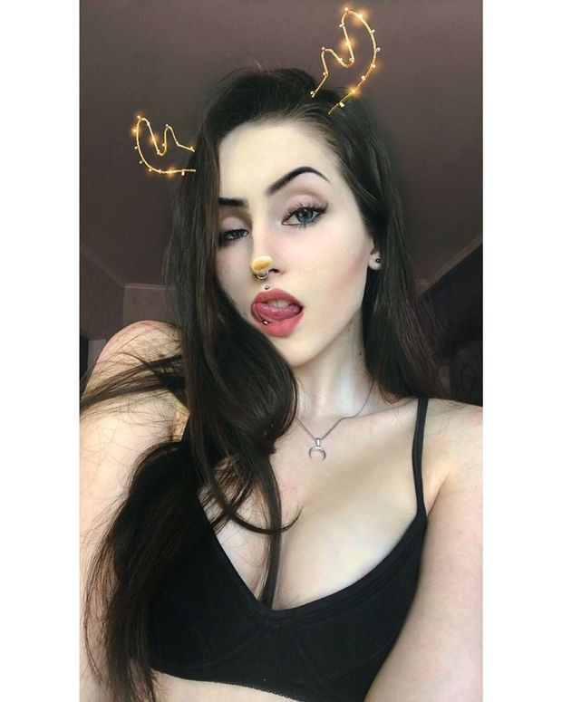 SEE ME NAKED AND FUCK ME LIVE ON POSSY. ML