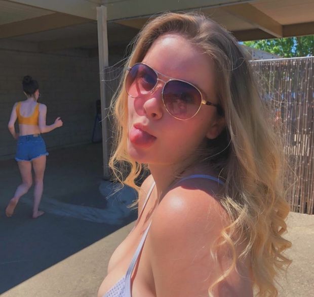 Bella boobs tongue
