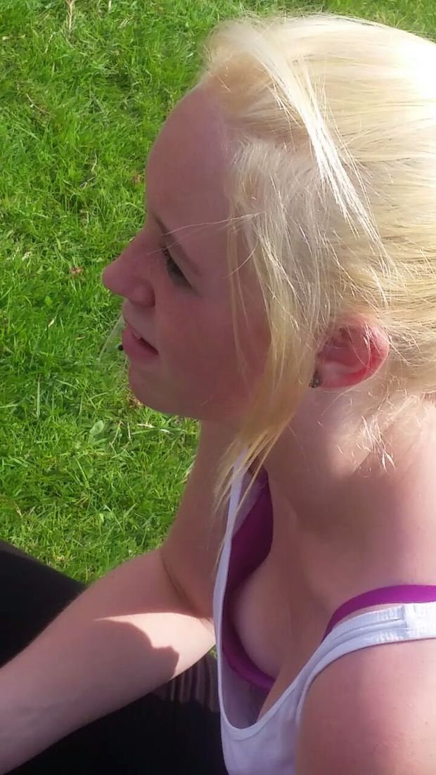 Teen downblouse
