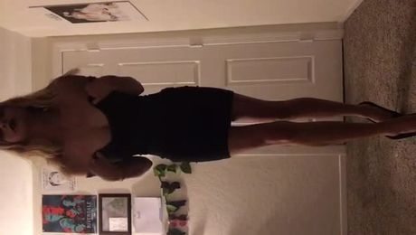 Sexy girlfriend masterbates for her daddy