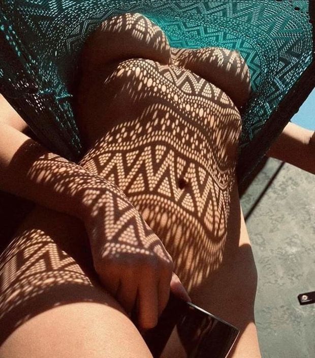 underboobs
