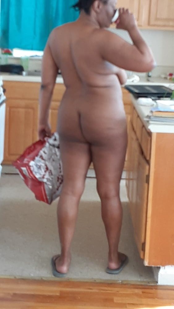 booty ebony mother naked in the kitchen