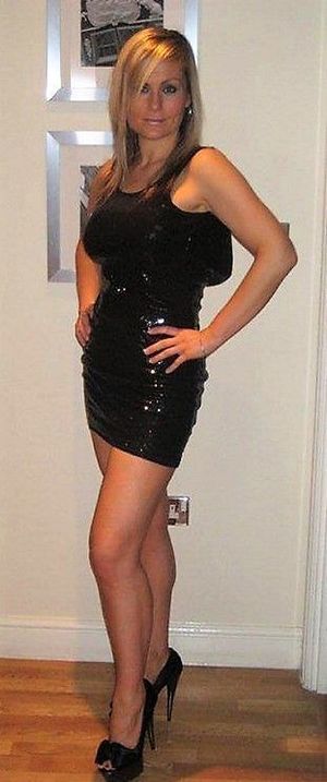 That pose in that outfit