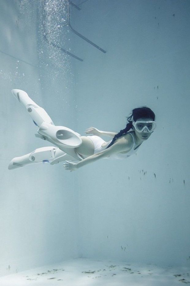 Swimming with armored legs