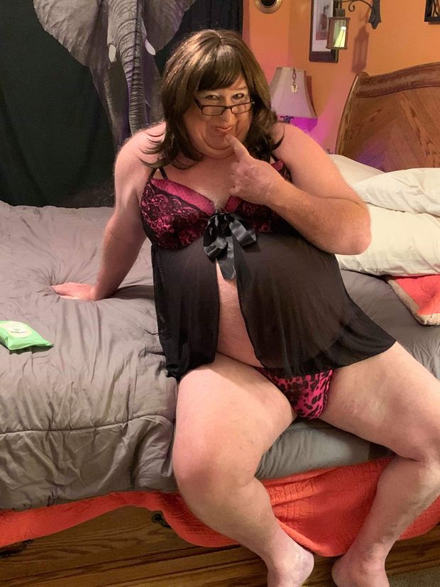 I’m a Chubby Sissy with a Small Clitty