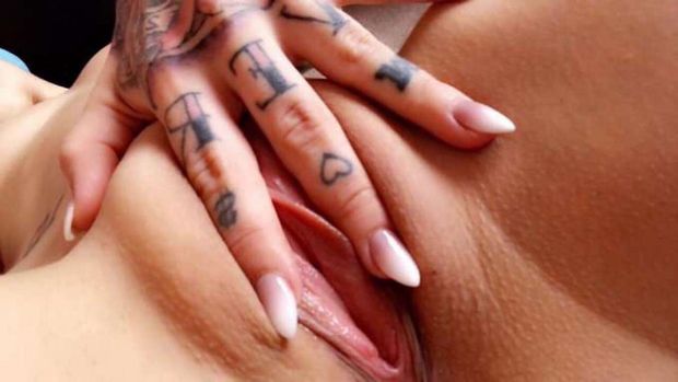 Spreading pussy