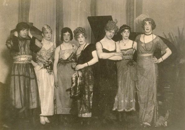 Early chorus gurls