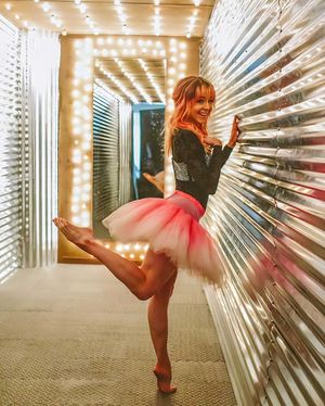 Lindsey Stirling sexy feet (1)