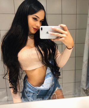 lindahorny21 from Chaturbate