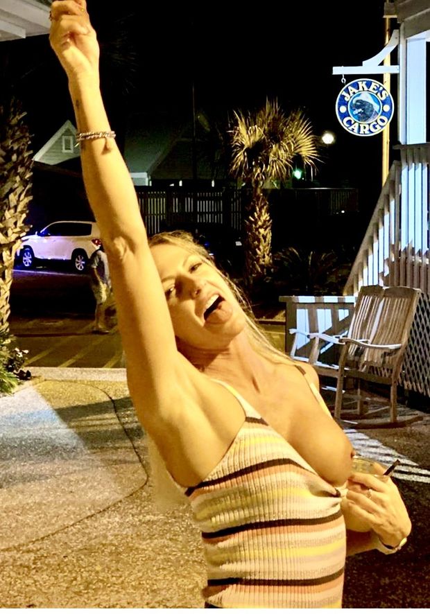 Hot wife flashing in public