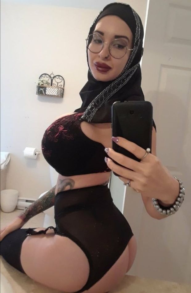 Sexy emo arab