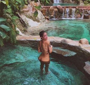 Halsey’s Naked Ass Standing in a Pool