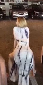 Twerking her ass