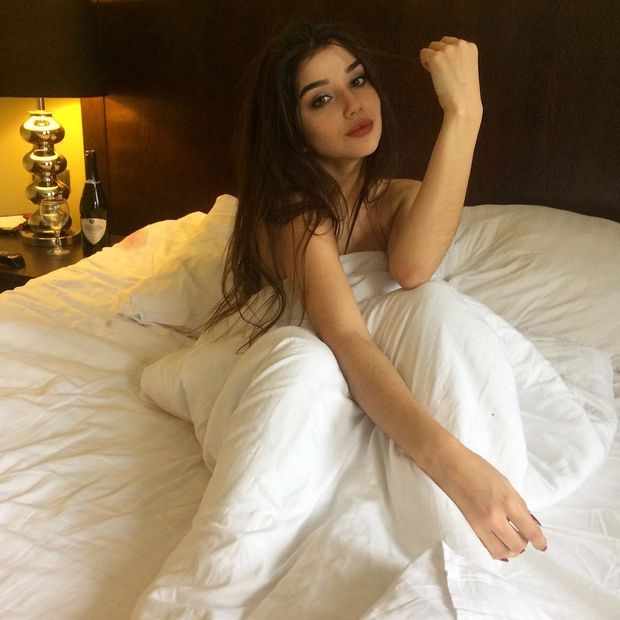 Maja Strojek begs you to come to bed with her