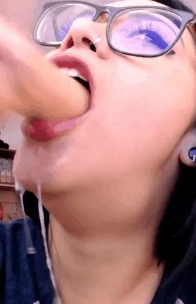 Bonnie thoating her dildo