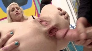 LOVE THE WAY HE SLIPS HIS DICK IN AND HER FACIAL EXPRESSIONS