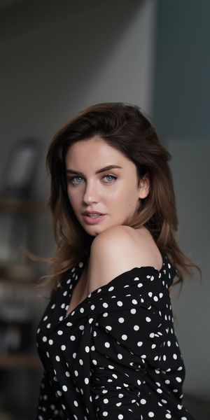 Sexy blonde with amazing eyes