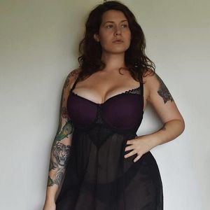 Brunette thickness waiting