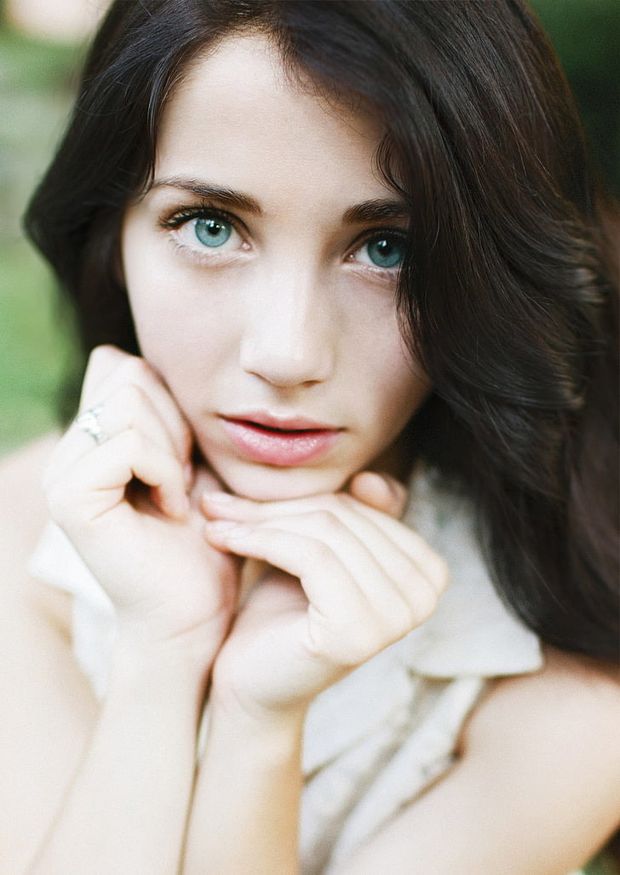 Emily Rudd Puppy Eyes