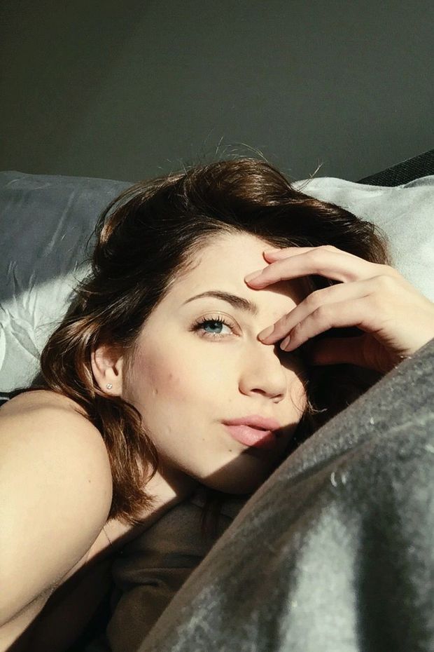 Emily Rudd Gazing at you from your bed