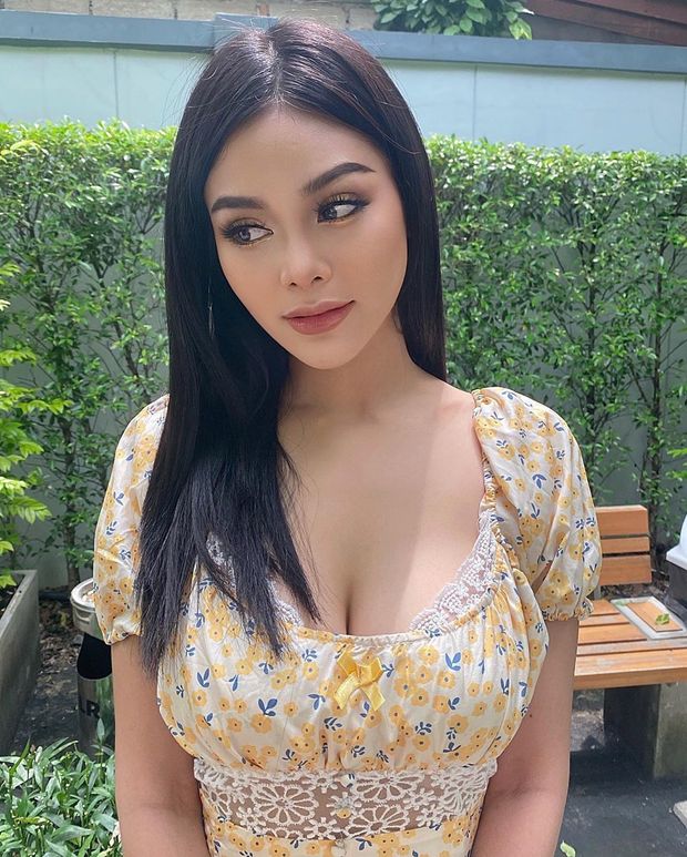 Beautiful asian babe fa_engfa