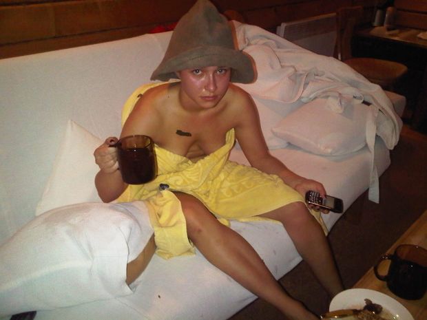 Hayden Panettiere drunk and half naked