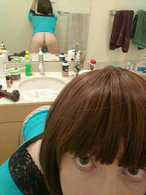 Sissy_slut_90 presenting her ass