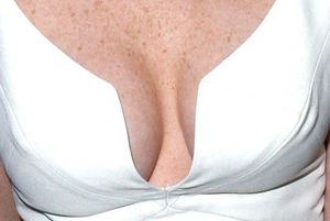 Lindsay Lohan Amazing 36D Breasts