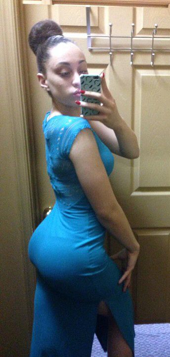 selfie with her big ass in blue dress I