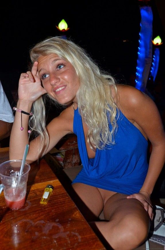 Hot Teen Public Pussy Flashing, Nude Upskirts