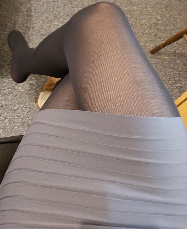 Pantyhoseme Presents: Black pantyhose and a gray pencil skirt.