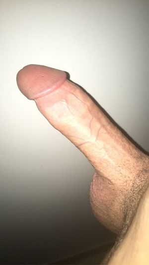 Cock looks kinda thicc