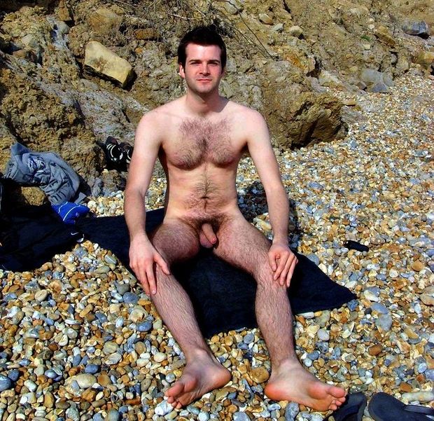 Hombres en Playa Nudista