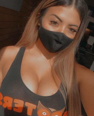 Masked Hooters Black