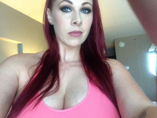 Gianna Michaels MILF selfie cleavage non-nude